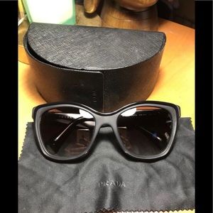 PRADA SUN GLASSES